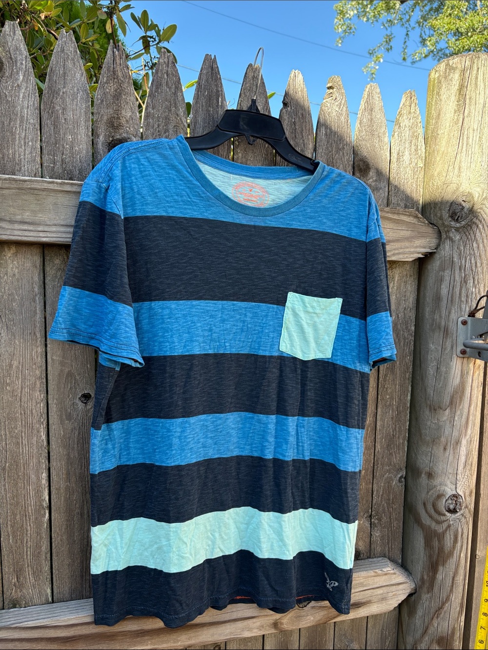 American Eagle large cotton pocket tee!